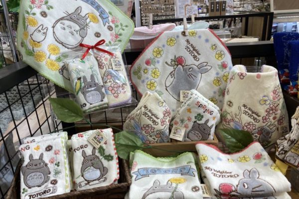 【雑貨店ハウズのRED SUNDAYまであと1日】挨拶やギフトに♪可愛いハンカチ入荷しました！！！