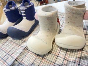【雑貨店ハウズスタッフ一押しアイテム】はだし感覚であるけるファーストシューズ「attipas」