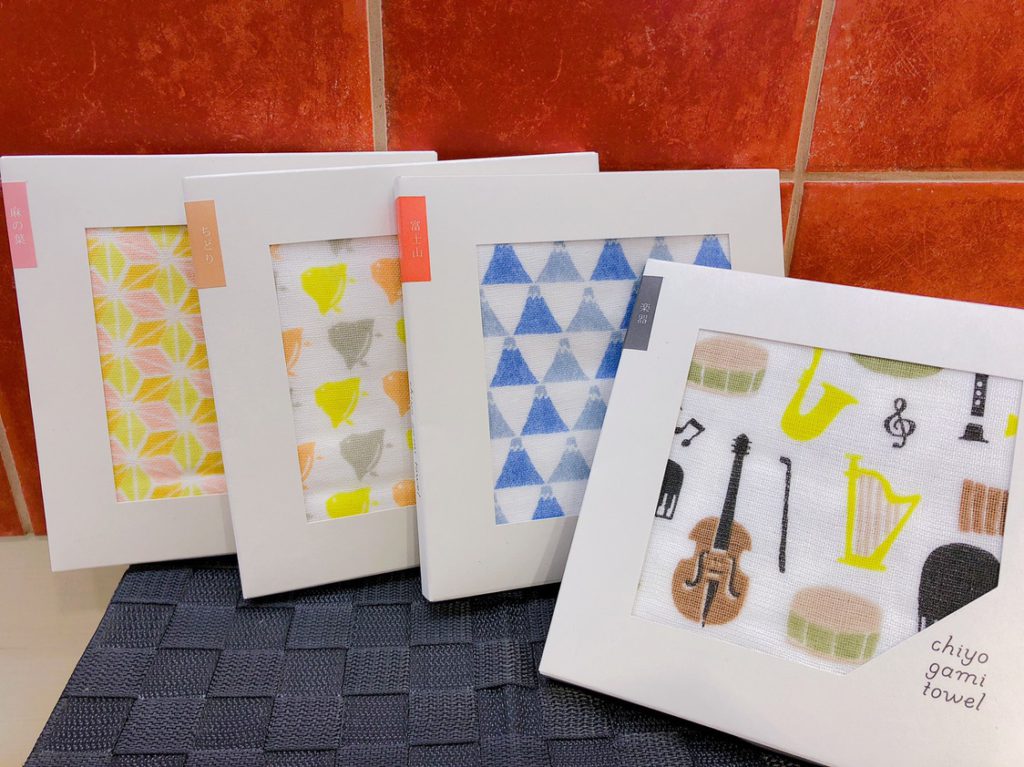 【雑貨店ハウズスタッフ一押しアイテム】＊千代紙タオル＊ギフトにいかがですか？
