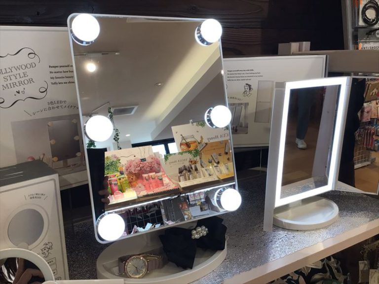 【雑貨店ハウズスタッフ一押しアイテム】ハリウッド　スタイル　ミラー　★
