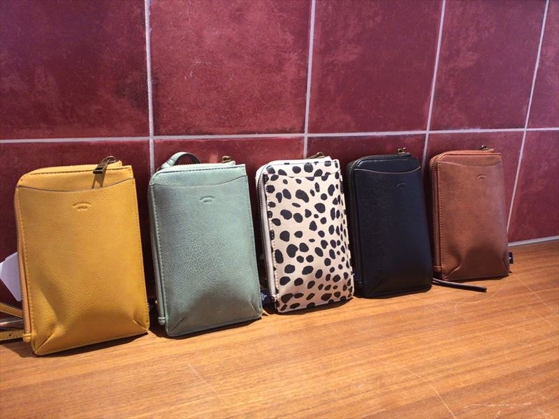 【雑貨店ハウズスタッフ一押しアイテム】これひとつでお出かけ♪携帯ポシェット