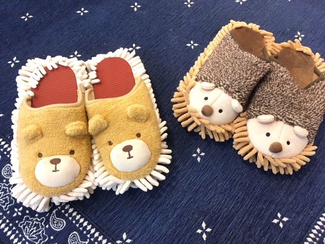 【雑貨店ハウズスタッフ一押しアイテム】履くだけでお家をラクラクおそうじ！？アニマルモップスリッパ