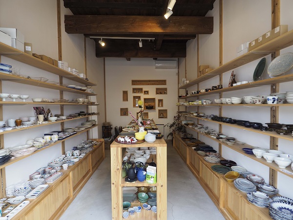 映える鹿児島旅】金物屋の若女将がセレクトした素敵な器たち。手に取る