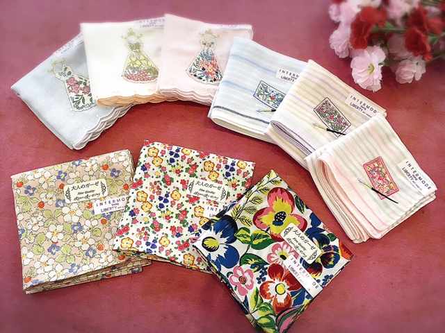 【雑貨店ハウズスタッフ一押しアイテム】持っているだけで気持ちが華やぐ”Liberty(リバティ)”ハンカチ🌼🌼