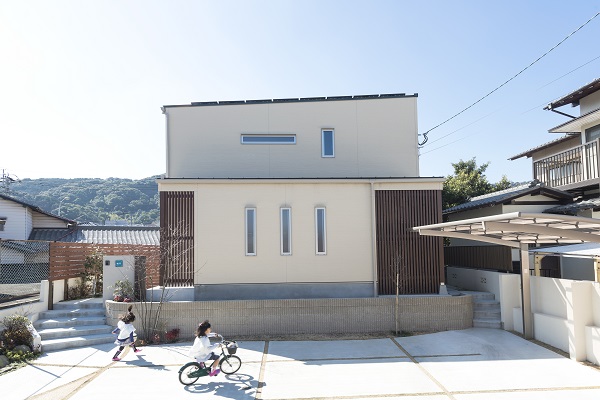 【福岡・佐賀で出合った家族の暮らし】（住工房プラスアルファ）床にゴロンが気持ちいい！ファミリースペースが楽しいわが家