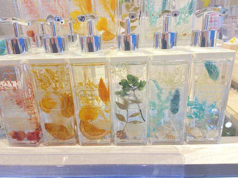 【雑貨店ハウズスタッフ一押しアイテム】華のあるディスペンサー「BOTANICAシリーズ」