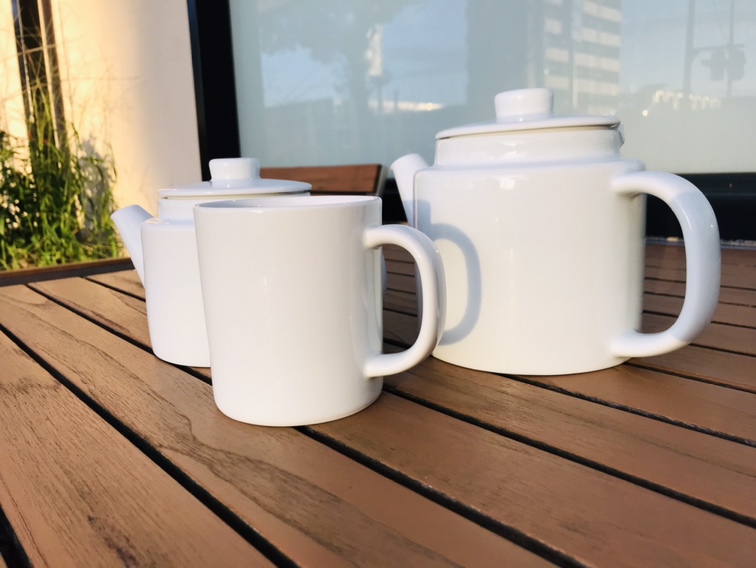 【雑貨店ハウズスタッフ一押しアイテム】日常の全てのシーンで使いやすさと心地よさを考えて設計された食器「COMMON」
