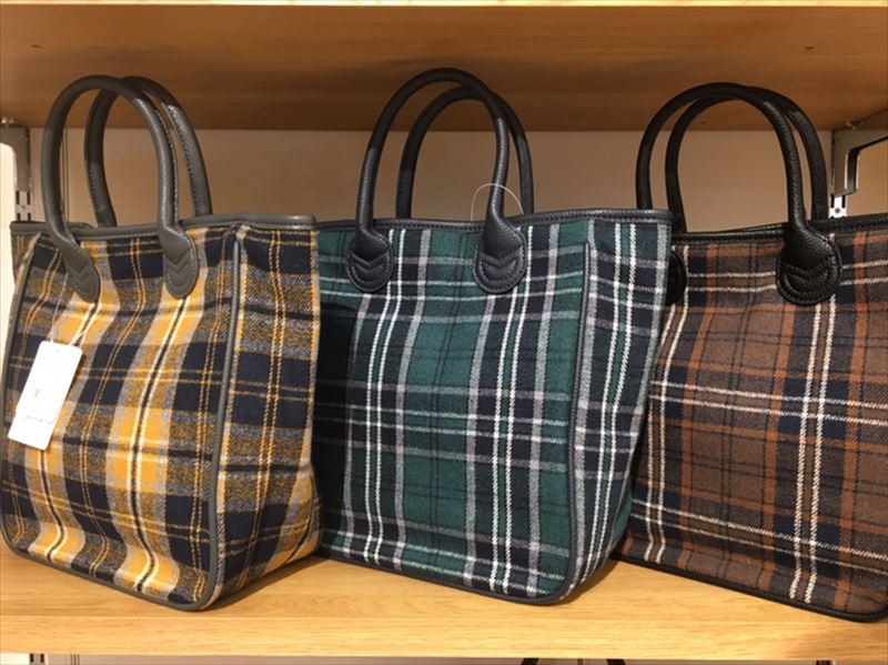 【雑貨店ハウズスタッフ一押しアイテム】秋はもうすぐ！チェック柄の秋バッグ♡