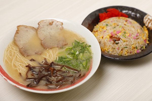 『長浜ラーメン かしい亭九産大前店』（福岡市東区香住ヶ丘）　変わらない製法で守り続ける変わらない味！40年ぶりに帰ってきた懐かしの味をまたここで