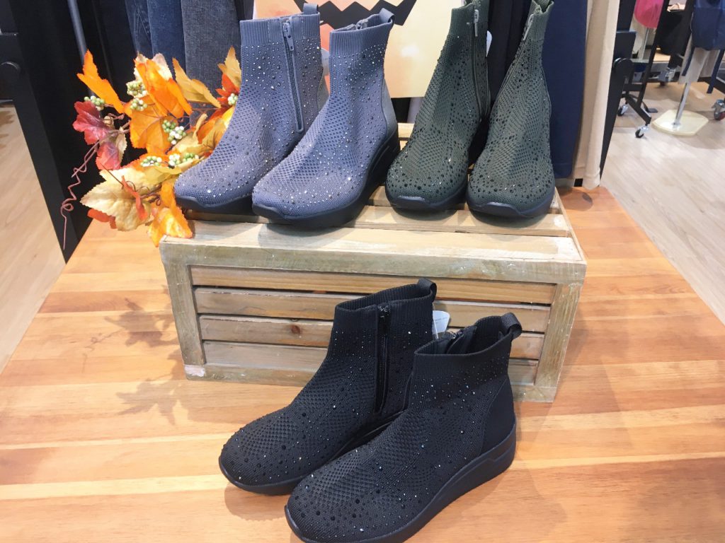 【雑貨店ハウズスタッフ一押しアイテム】大人気ゴムゴムシリーズからこれからの季節に大活躍！「キラキラハイカットブーツ」