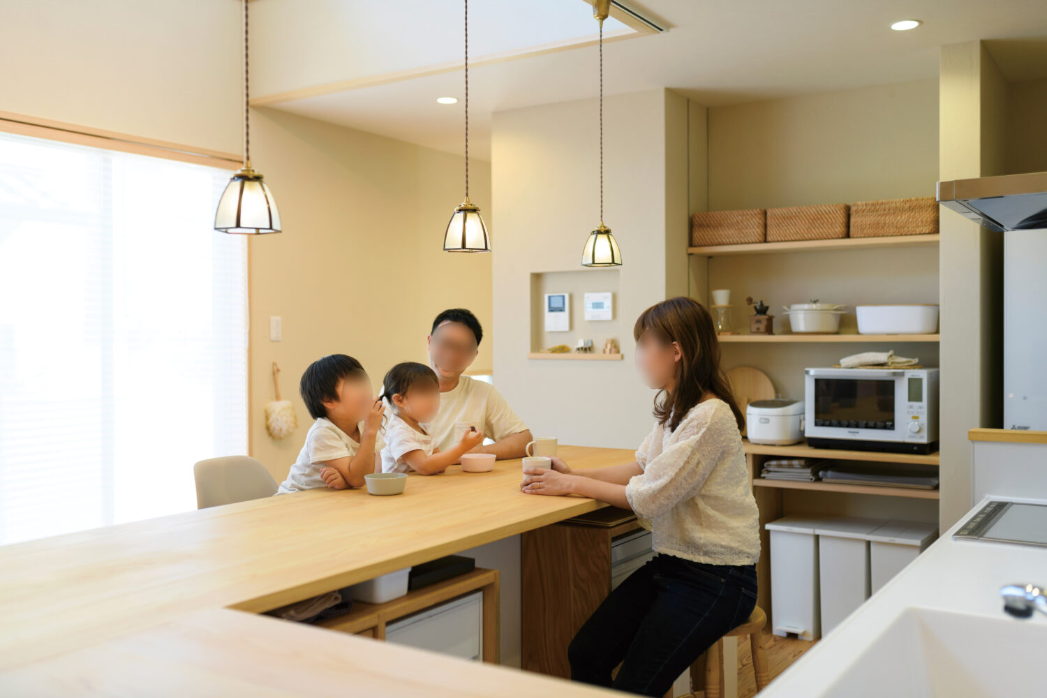 【エコワークスがつくった新築住宅】（福岡市）つくって、食べて、楽しむ、幸せのコの字型ダイニング