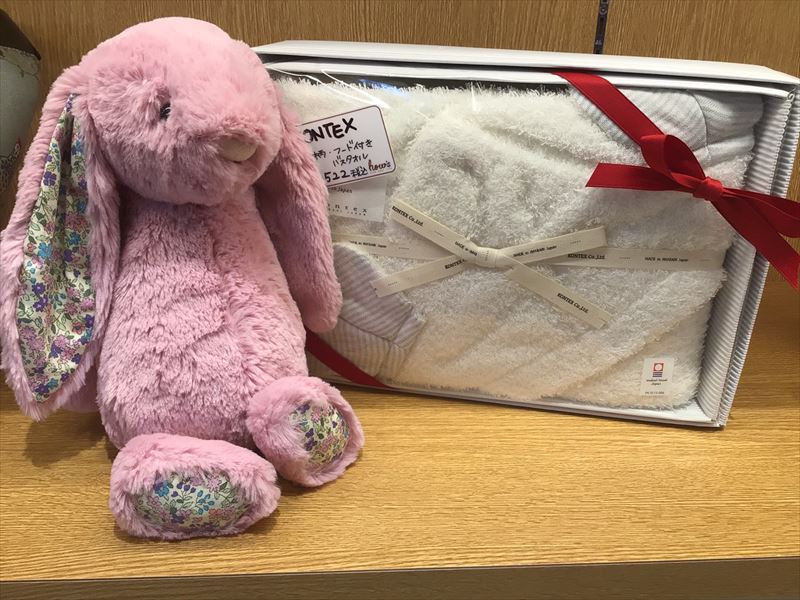 【雑貨店ハウズスタッフ一押しアイテム】可愛いぞうさんをイメージしたベビーフード付きバスタオル