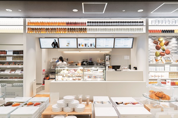 【NEWOPEN】『Made in ピエール・エルメ 福岡空港』（福岡市博多区下臼井）ピエール・エルメのスウィーツやクロワッサンをカフェで楽しめるショップ