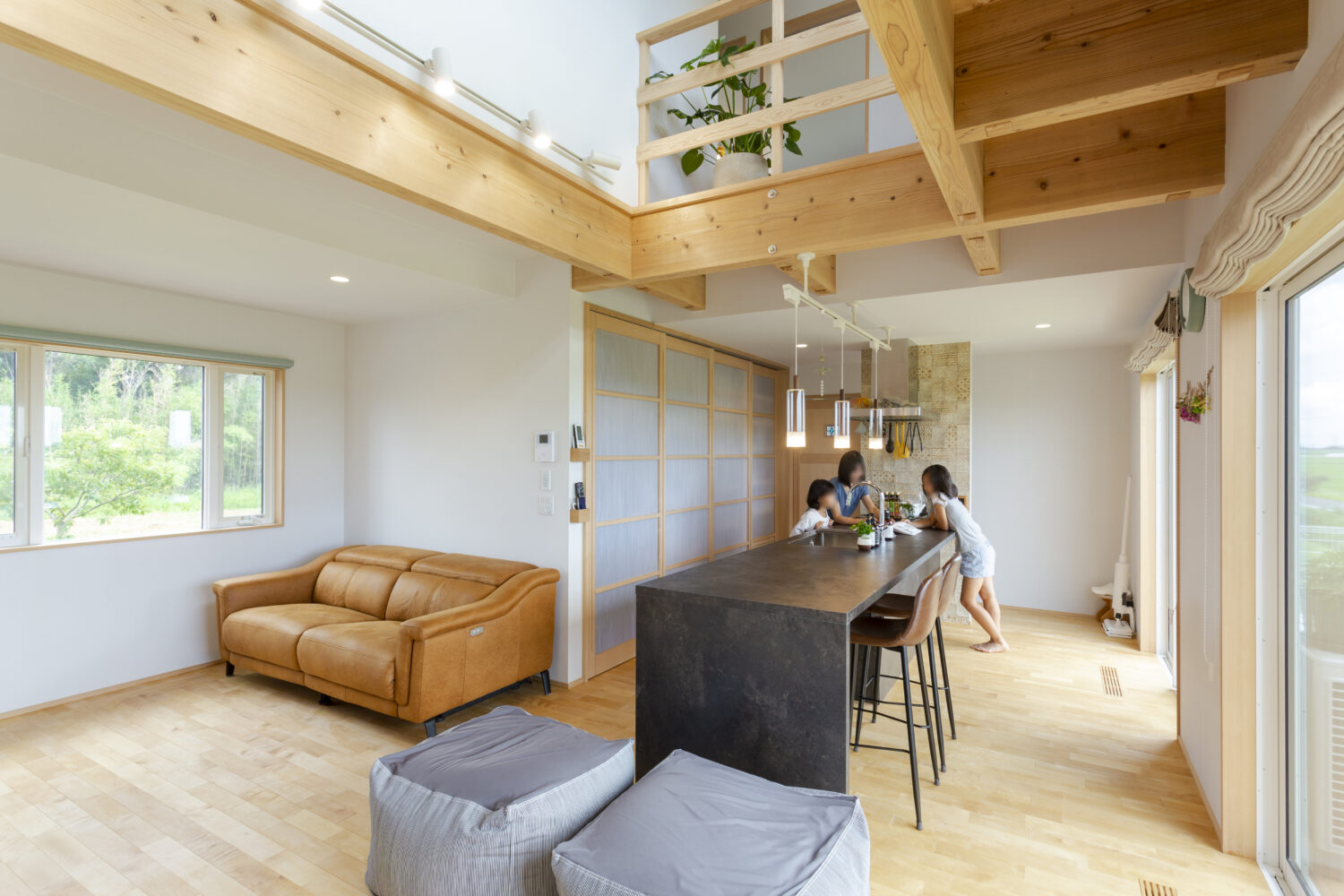 【住工房プラスアルファがつくった新築住宅】（佐賀市）ダイニングから広がる家族のハッピーライフ