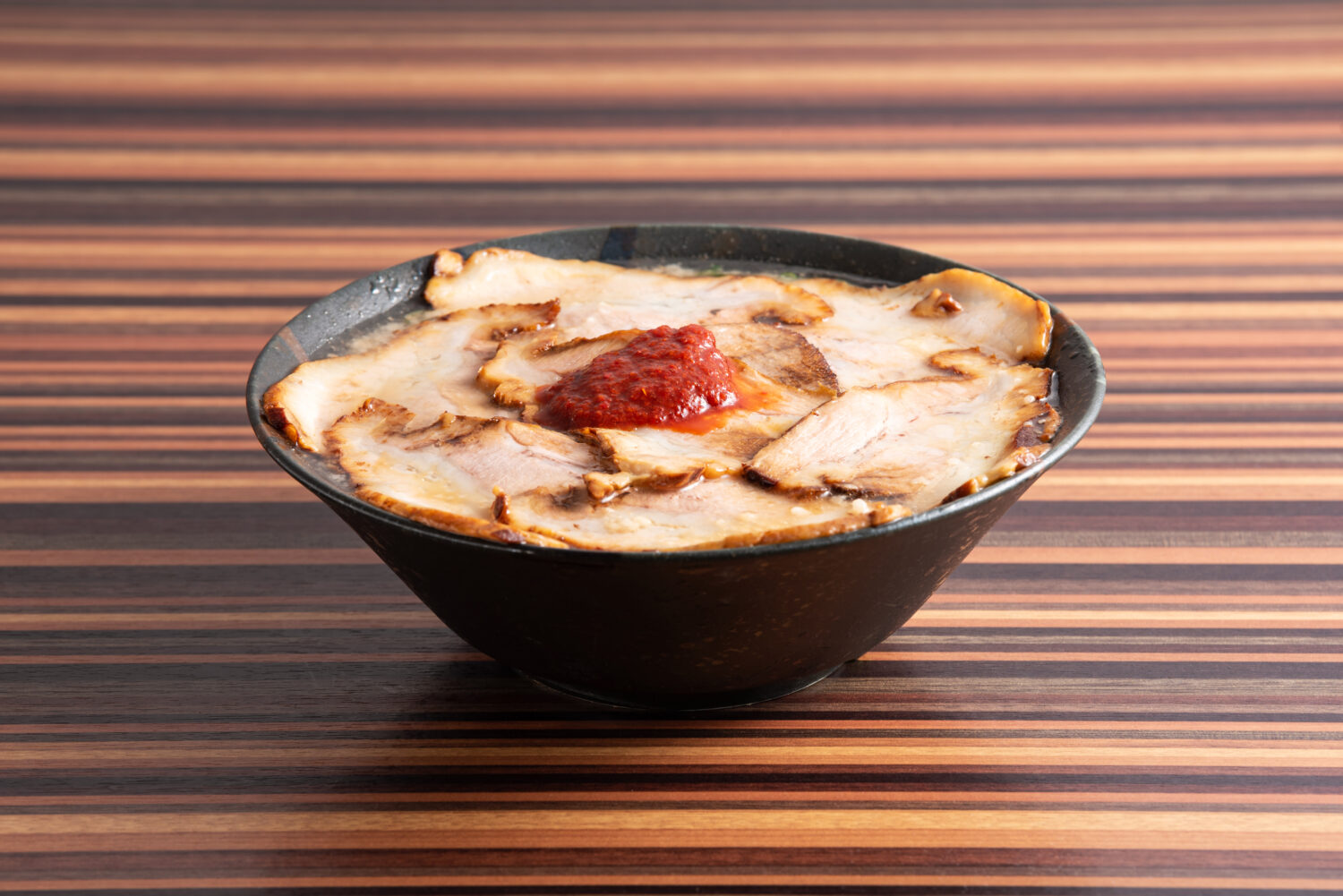 【福岡ラーメン】極上の豚骨スープを特製の辛味ダレが引き締める！『らーめん林家』甘木本店
