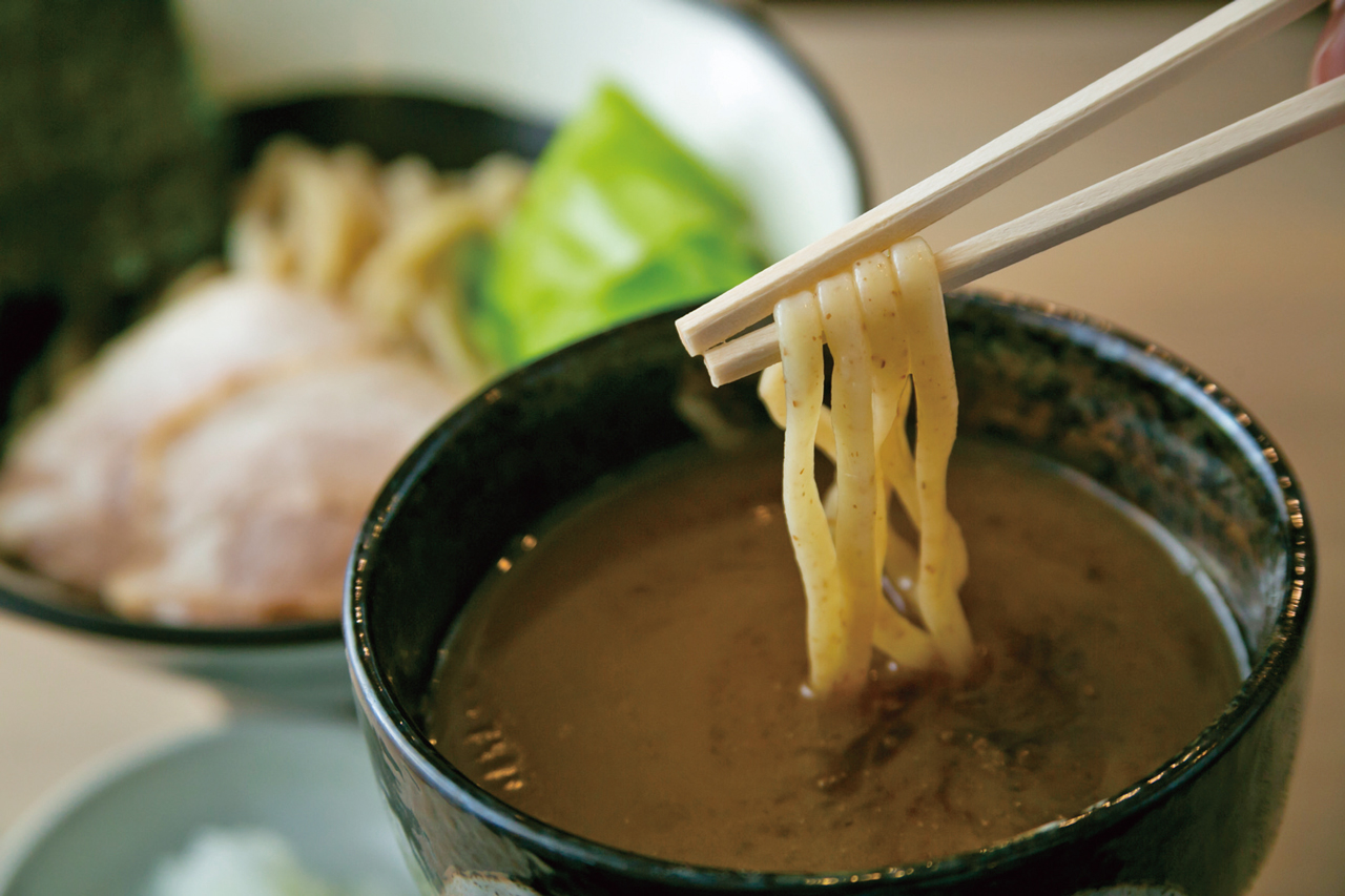 【福岡麺本2021】“王道”であり“最旬”でもある 「藤や流とんこつ」を体感！『らーめん　藤や』