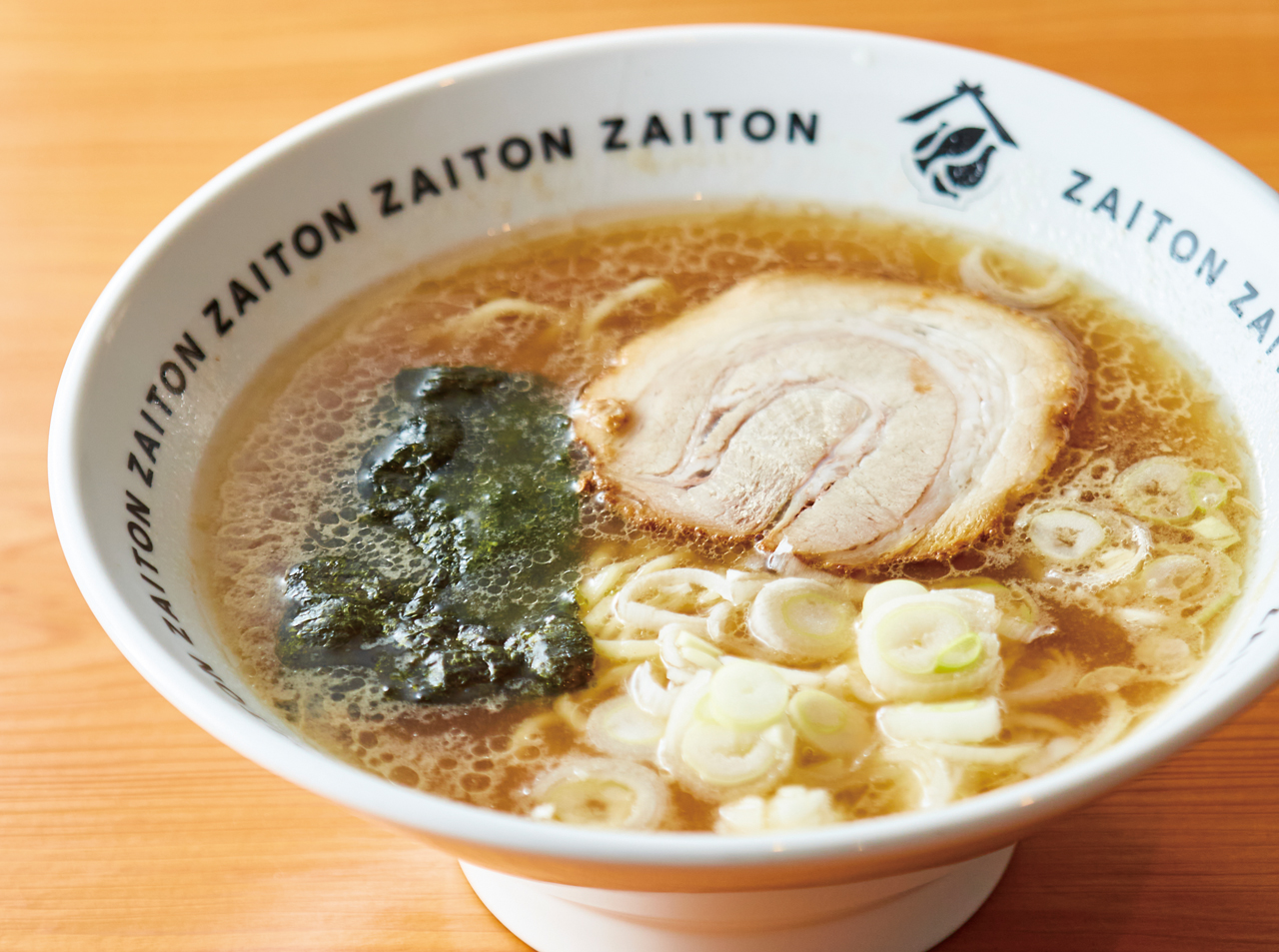 【福岡麺本2021】旨味がしみじみ染み渡る魚介系のスープに癒される！　『ざいとん　警固店』