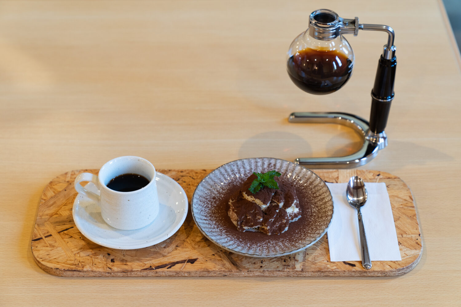 シェフのこだわりが凝縮された 親しみやすい喫茶店。