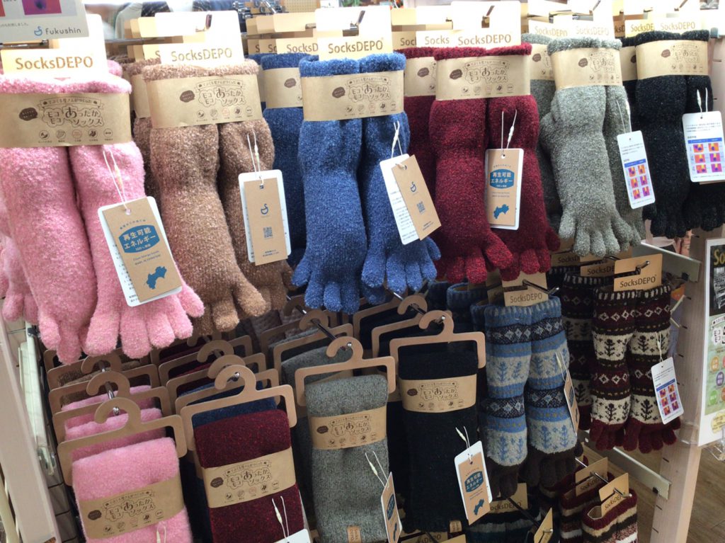 【雑貨店ハウズスタッフ一押しアイテム】手袋やさんが作ったモコモコソックス♪