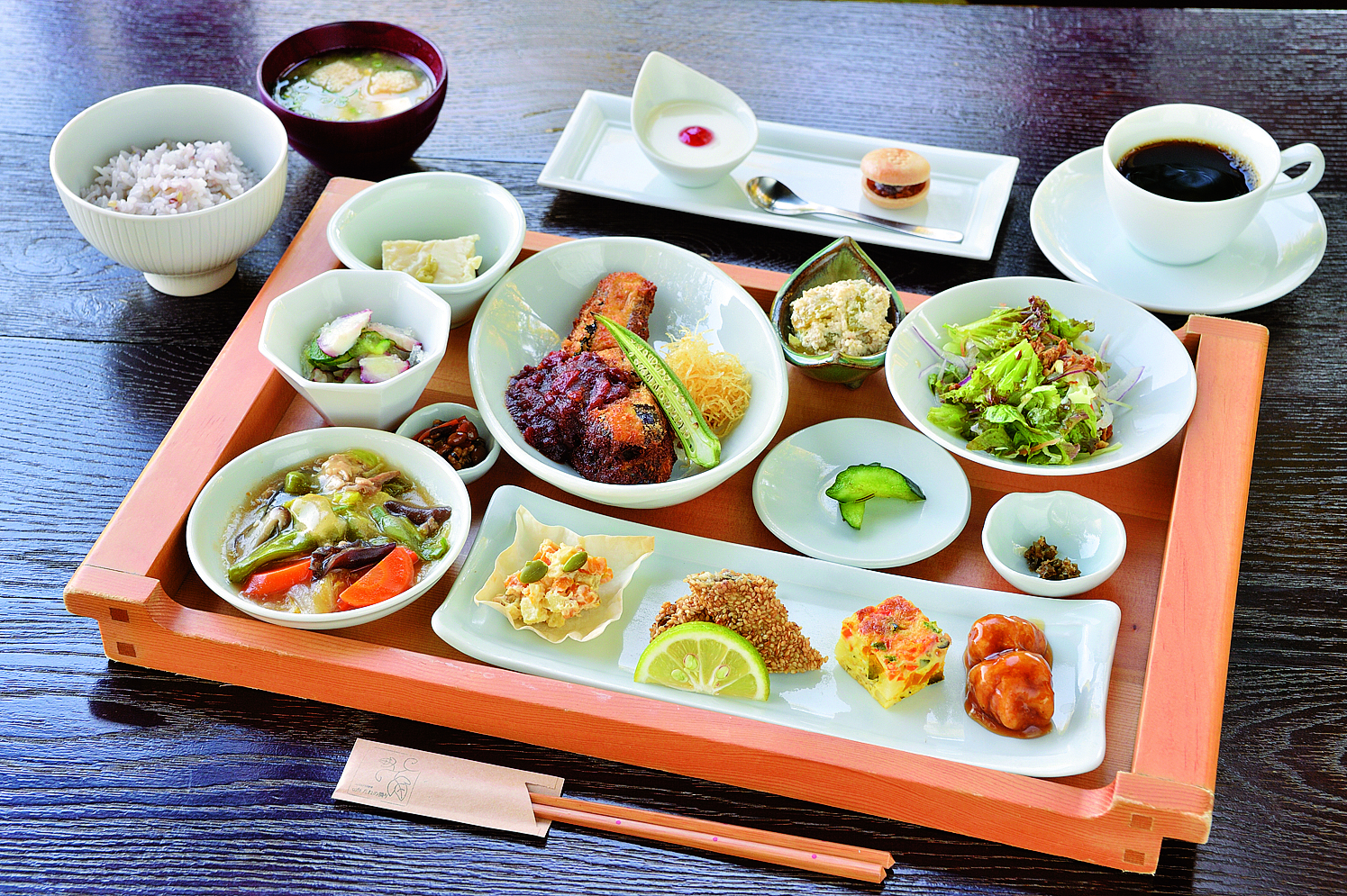 旬の食材を、四季を感じながら楽しむカフェ