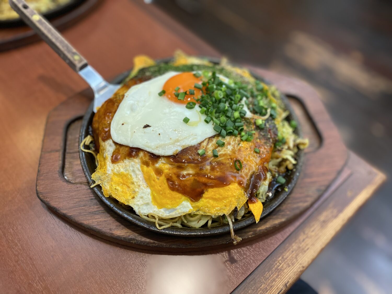 お昼前から行列！吉塚駅近くの広島風お好み焼き屋さん