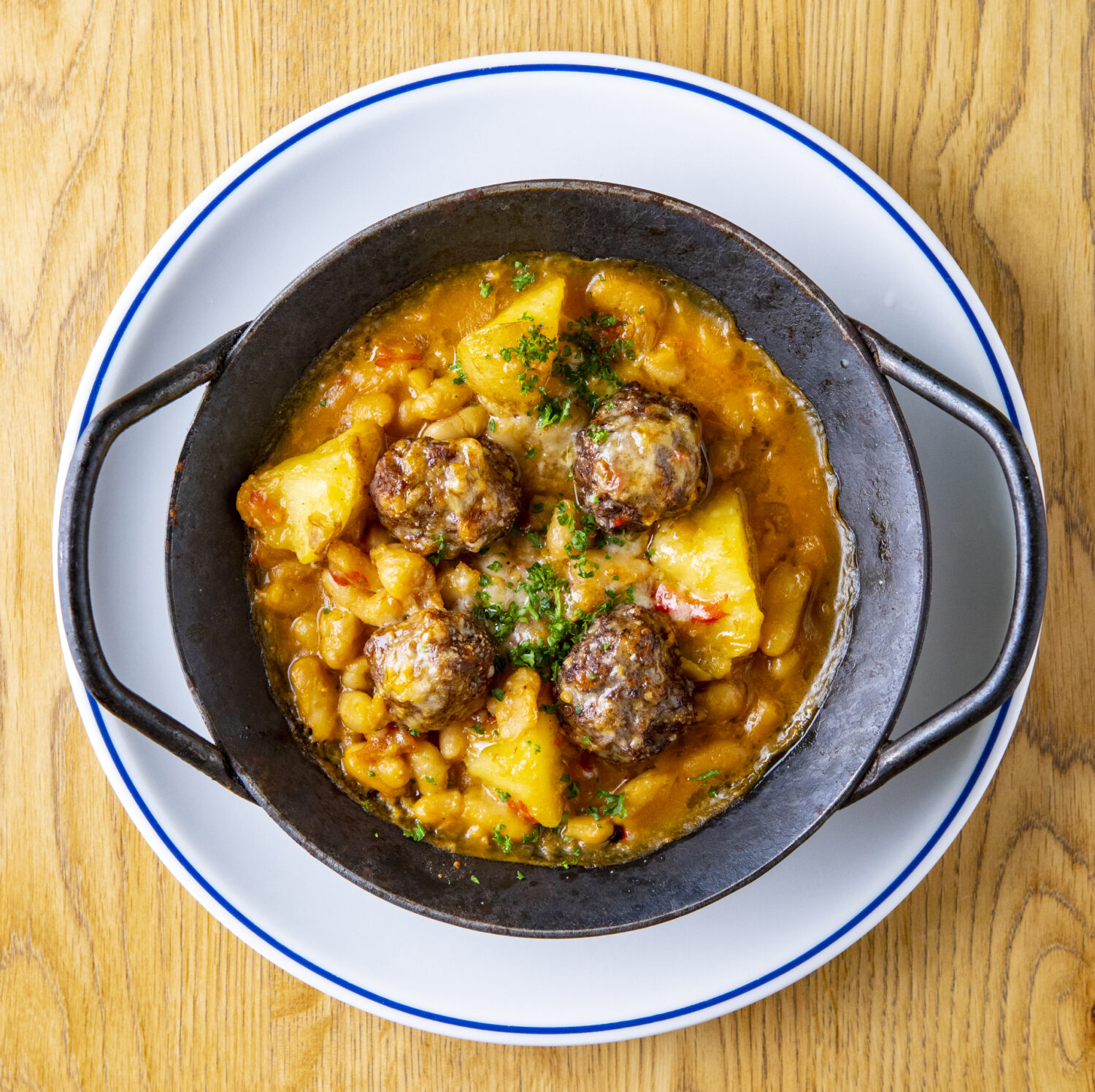 【猪肉も野菜も糸島産！】滋味あふれるスペインの家庭料理