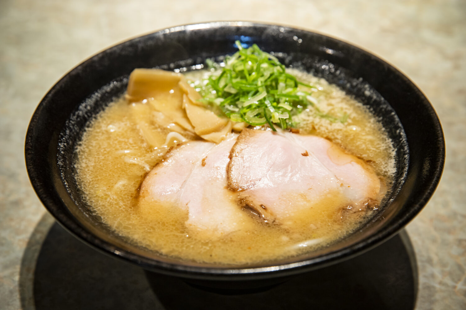 【福岡ラーメン物語　のぼせもん。｜51杯目 博多川端 どさんこ 本店】
