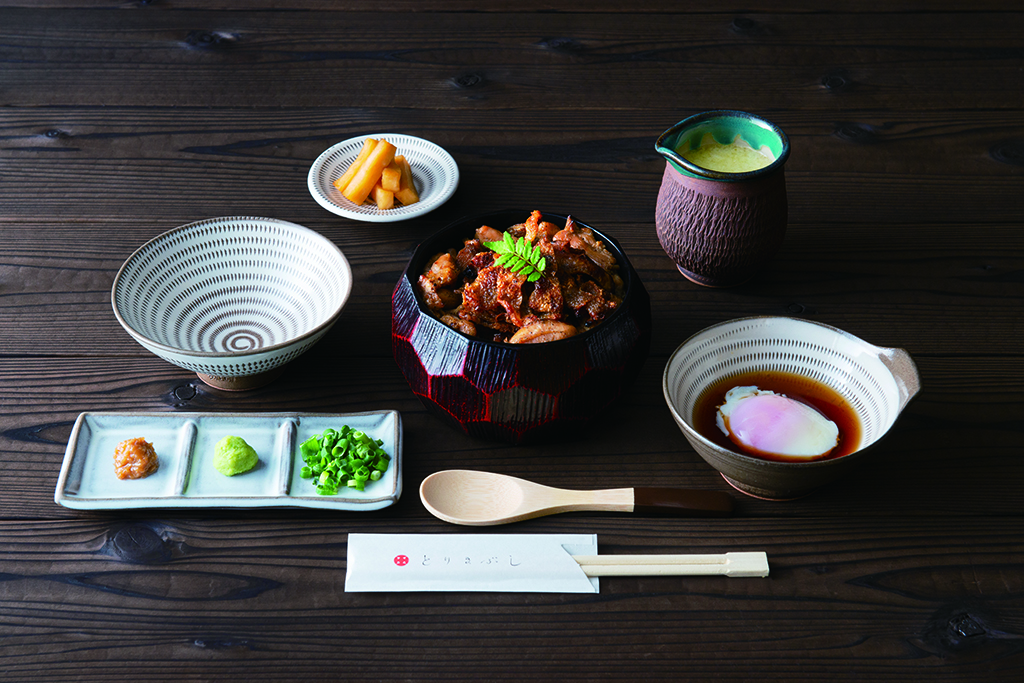 幾重にも美味しさが重なり合う博多の新名物を堪能