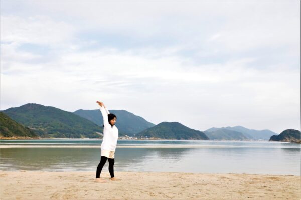 【Go to GOTO！】（新上五島町編）～島ヨガ体験～ 早起きして海を眺めながらビーチヨガをしよう