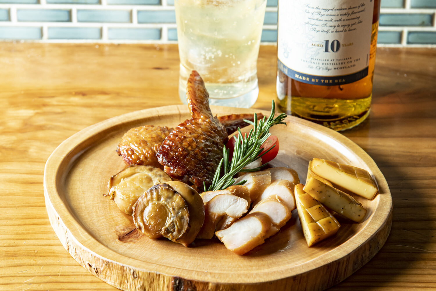 【福岡焼鳥】焼き鳥はさることながら、名物の燻製もじっくり味わいたい『いぶし坐』