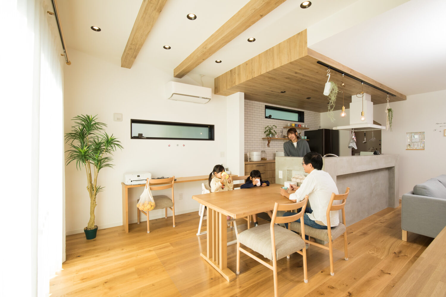 【栗原建設がつくった新築住宅】（古賀市）無垢の木+白ベースのかっこかわいい家