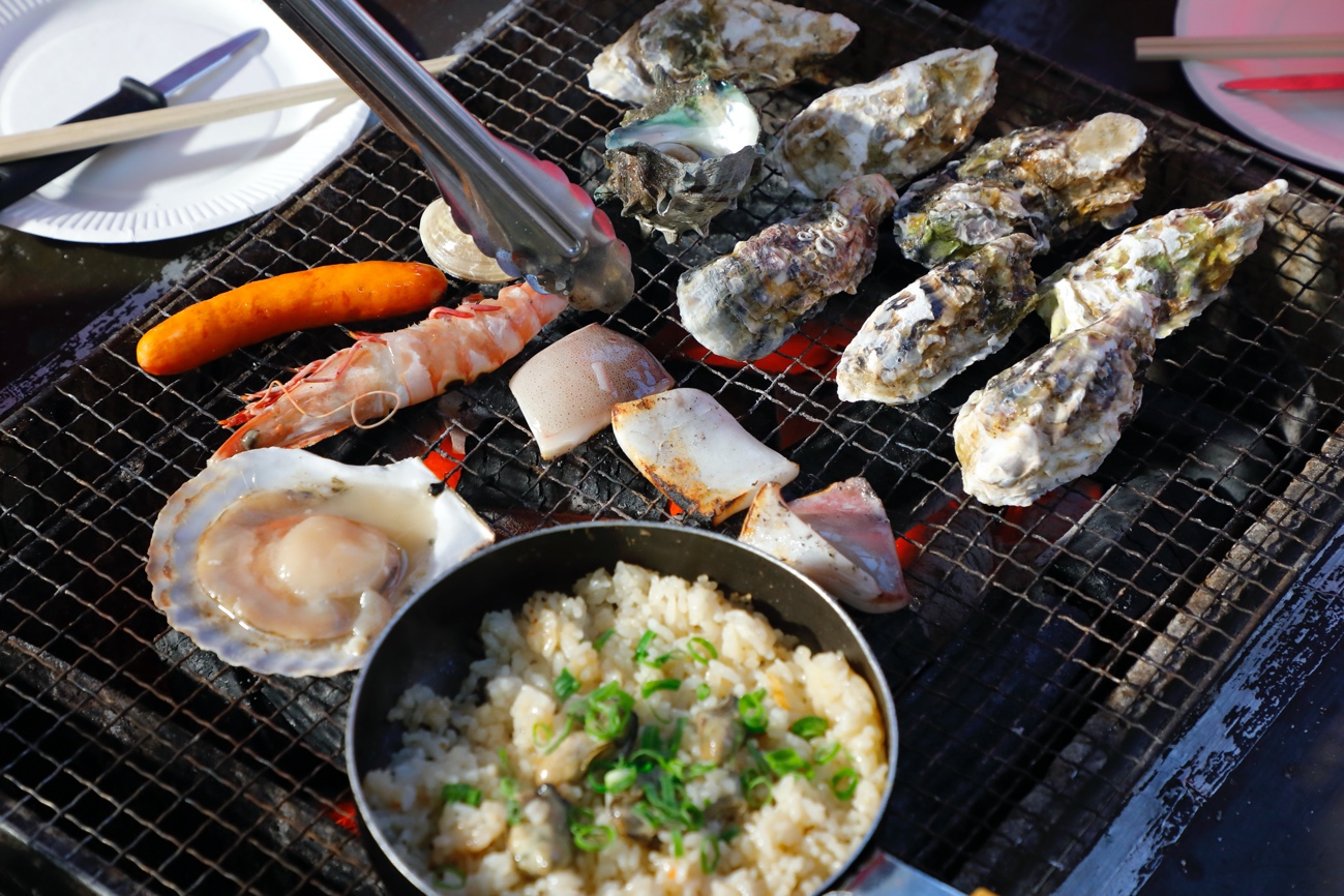 【いとしまぐるり。】 糸島牡蠣小屋『中宮丸』 シーズン到来！新鮮な糸島カキを「カキ小屋」で味わう。