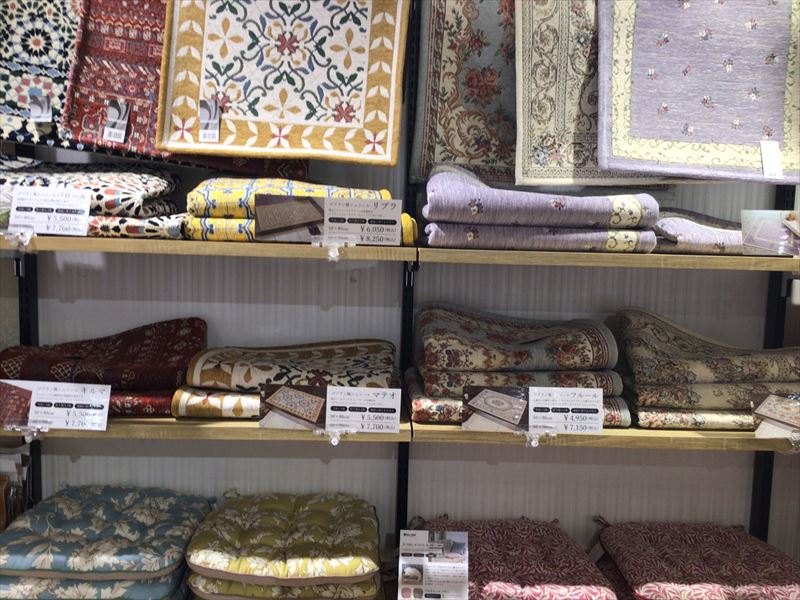 【雑貨店ハウズスタッフ一押しアイテム】華やかで高級感のあるゴンドラ風シェニールマット
