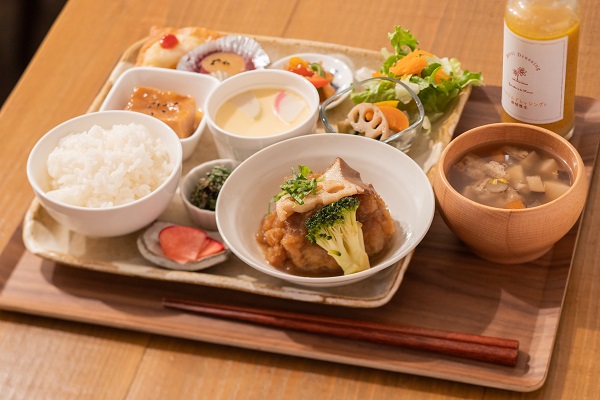 【Relax Driving in Kasuya】”隠れすぎ”隠れカフェでいただく♪ほっこりランチ&贅沢スウィーツ 『カフェ・メルシー』