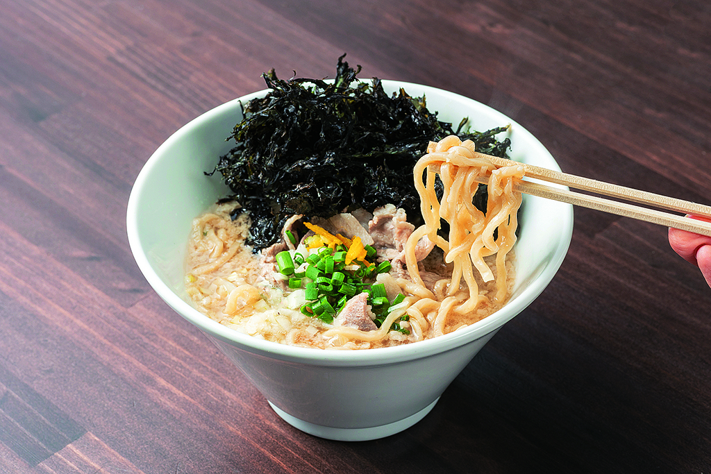 【白木原から高砂へ】店主・伊丹さんの研鑽と進化で、麺と肉の冒険は、新章に突入！