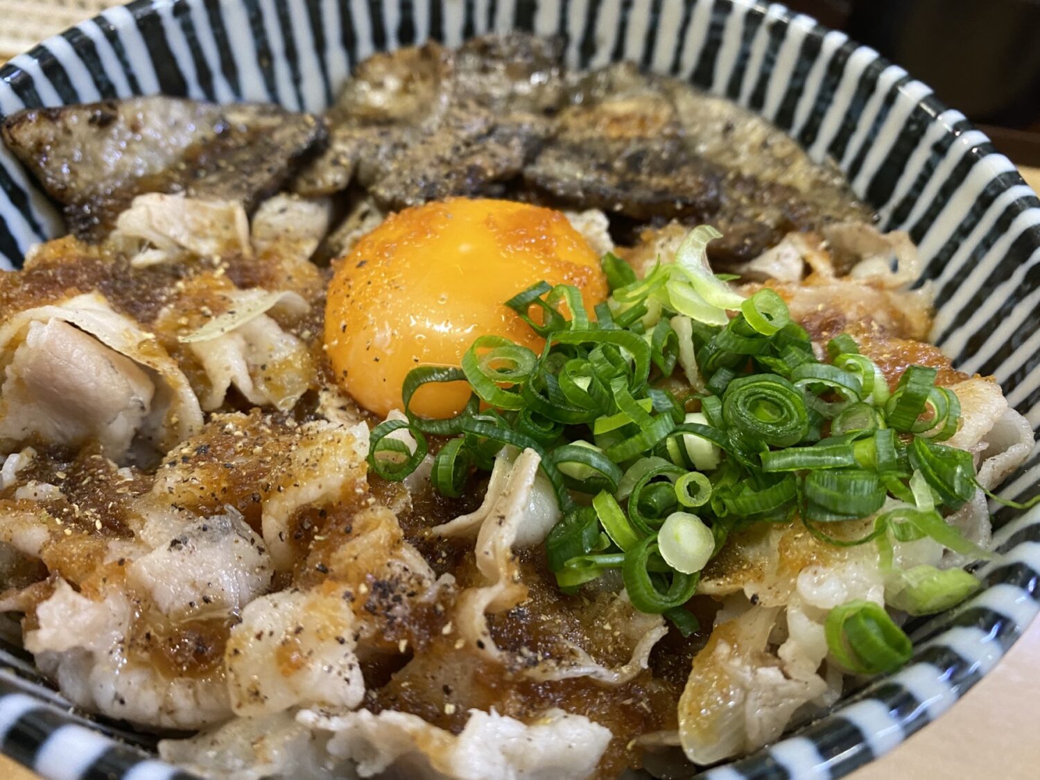 【福岡丼めし】渡辺通 サンセルコ地下の『稲田屋』で豚マニア丼