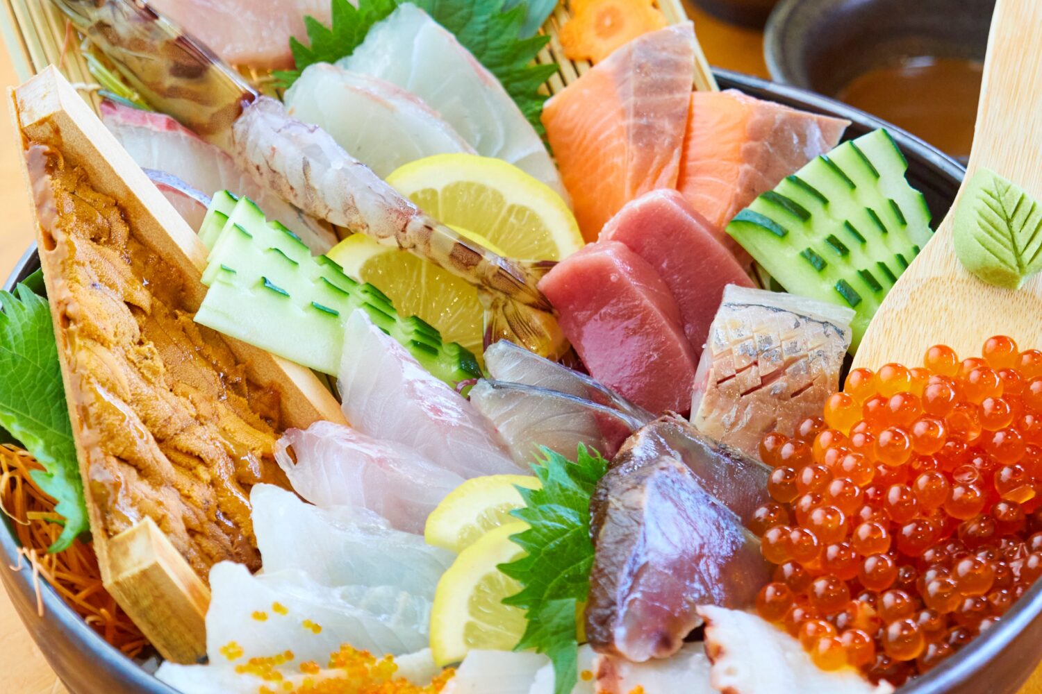 【子育て特集】芥屋の海を見ながら海鮮BBQ　海鮮丼、イカの活き造りも“映え映え”「浜焼き 白浜家」