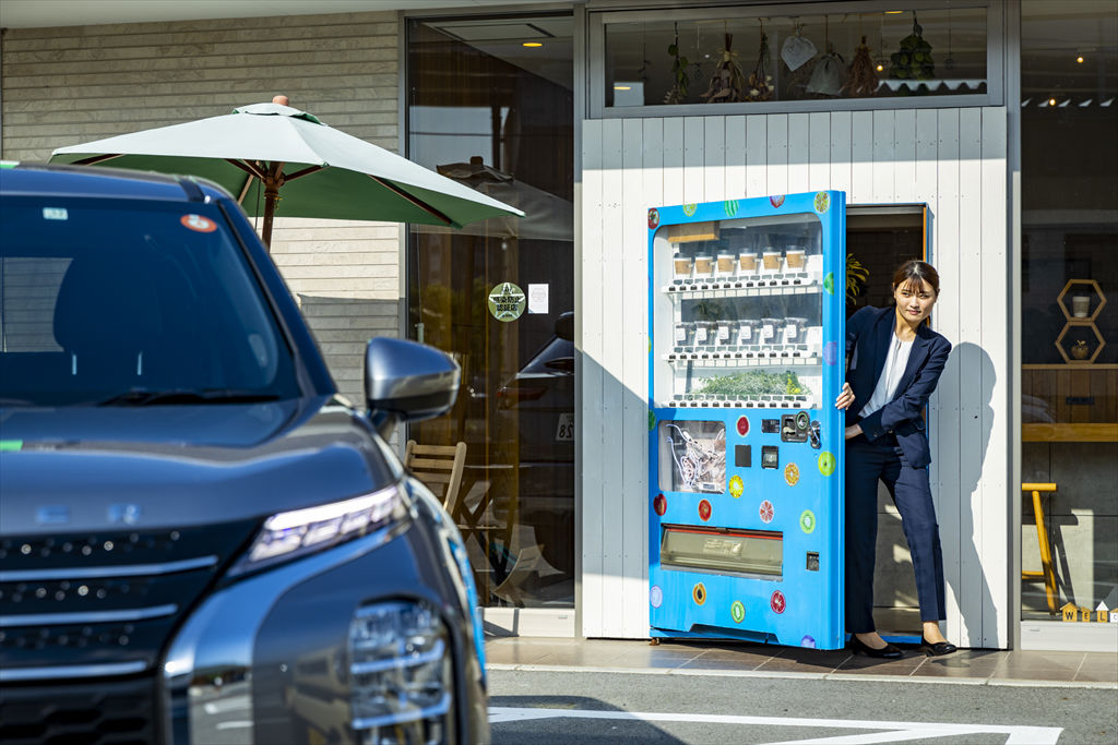 【九州三菱自動車】（Car Life vol.47）お店の入口はブルーの自動販売機！隠れ家的カフェを目指して柳川へ