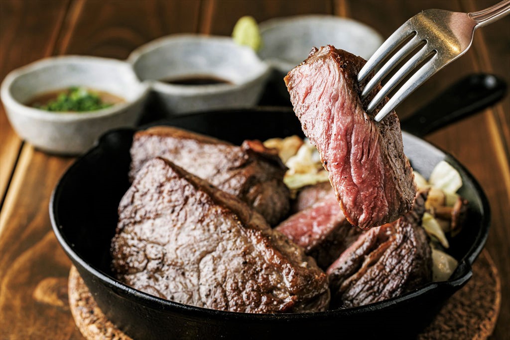 【福岡肉本2022】自家製ジャポネソースが推し、ガッツリ450ｇの九州産赤身ステーキ！『New Pond（ニューポンド）』