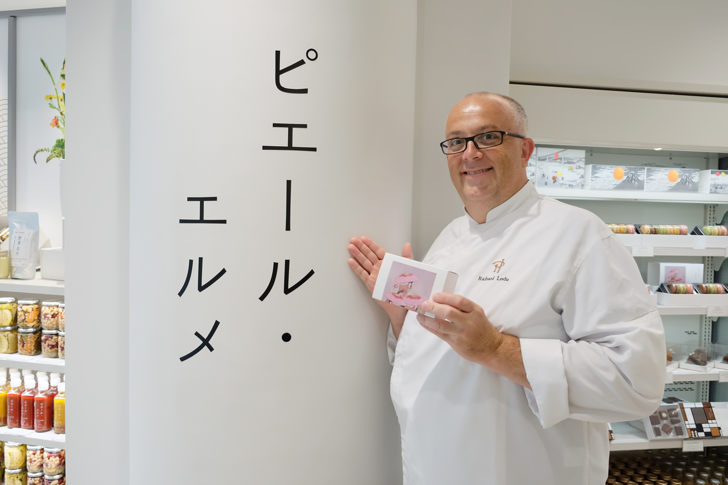 【期間限定】福岡空港のピエール・エルメで　優雅にアフタヌーンティープレート