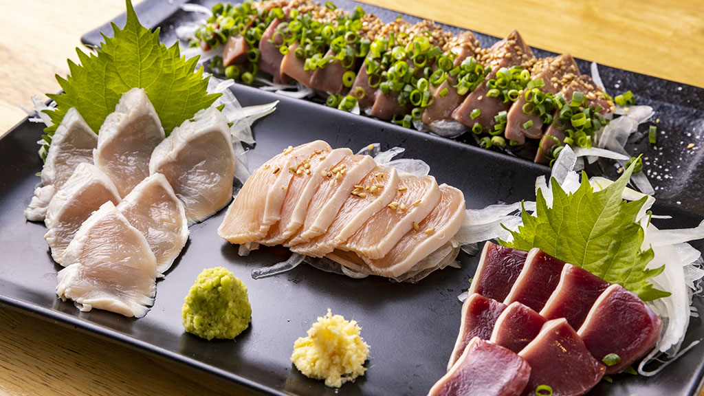 【福岡肉本2022】新鮮な鳥刺しや七輪焼が楽しめる鶏料理の専門店！『かしわ屋 藤ひさ』