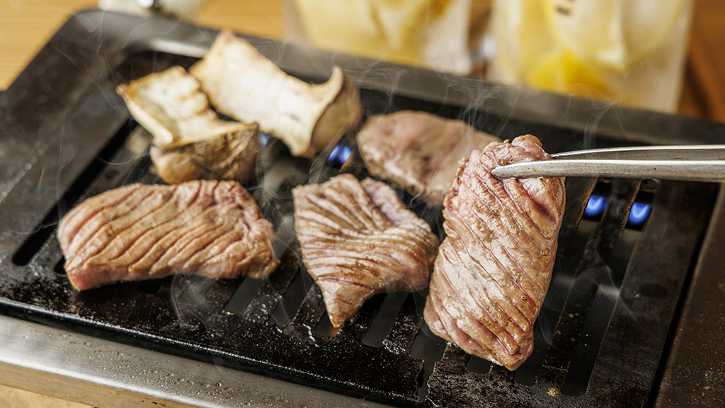 【福岡肉本2022】お酒がどんどん進む肴になるメニューがずらり『焼にく とびこ』
