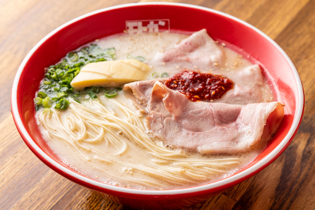 【福岡麺本2022 – vol.11】豚骨ラーメンで朝から元気を注入！『モヒカン ラーメンセンター』