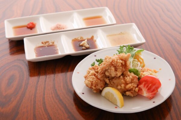 【大川タレ付け唐揚げ】いずれも美味しい6種の付けダレが魅力『玉寿司』