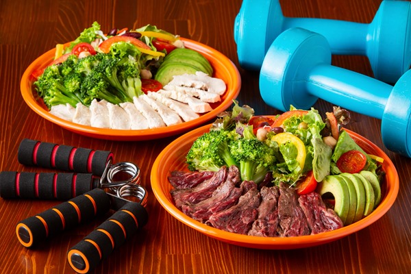 【高タンパク・低カロリー”トレーニー飯”】アスリートフードマイスター監修の新メニュー『ビフテキ居酒屋 うえすたん 西新店』
