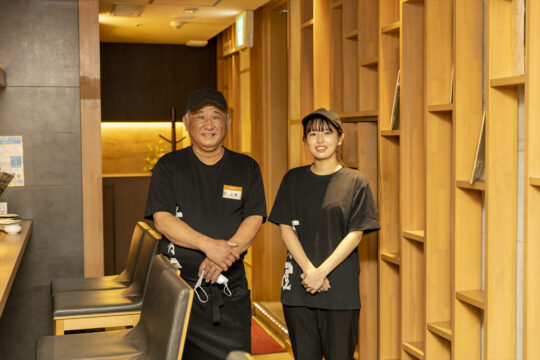 ぐるぐるとりかわなど名物が目白押し、気軽に利用できる安心居酒屋『焼鳥・いけす海鮮・寿司 竹乃屋　博多駅前店』
