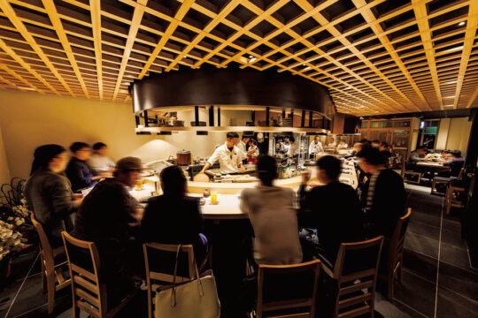 【美味本2023】いい雰囲気で気軽に楽しめる… 《六三四グループ》の寿司居酒屋!!｜　博多 喜多郎寿し