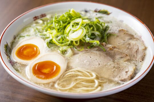 【福岡麺本2022 – vol.11】軽さと深みを兼ねた 正統派とんこつ 『長浜ラーメン いのいち』