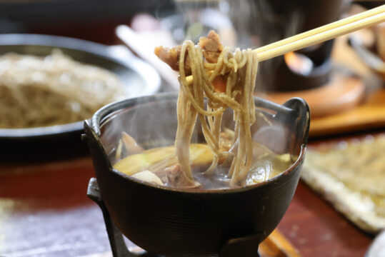 【朝倉市】旨い蕎麦と野趣溢れる風景を味わいたい『御蕎麦ちきた』