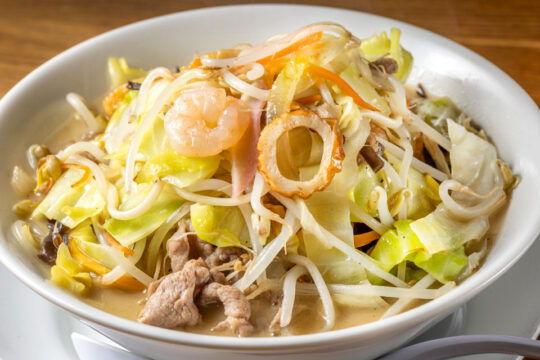 【福岡麺本2022 – vol.11】豚骨×鶏ガラスープと自家製麺が織りなす美味 『大島ラーメン あづまや』